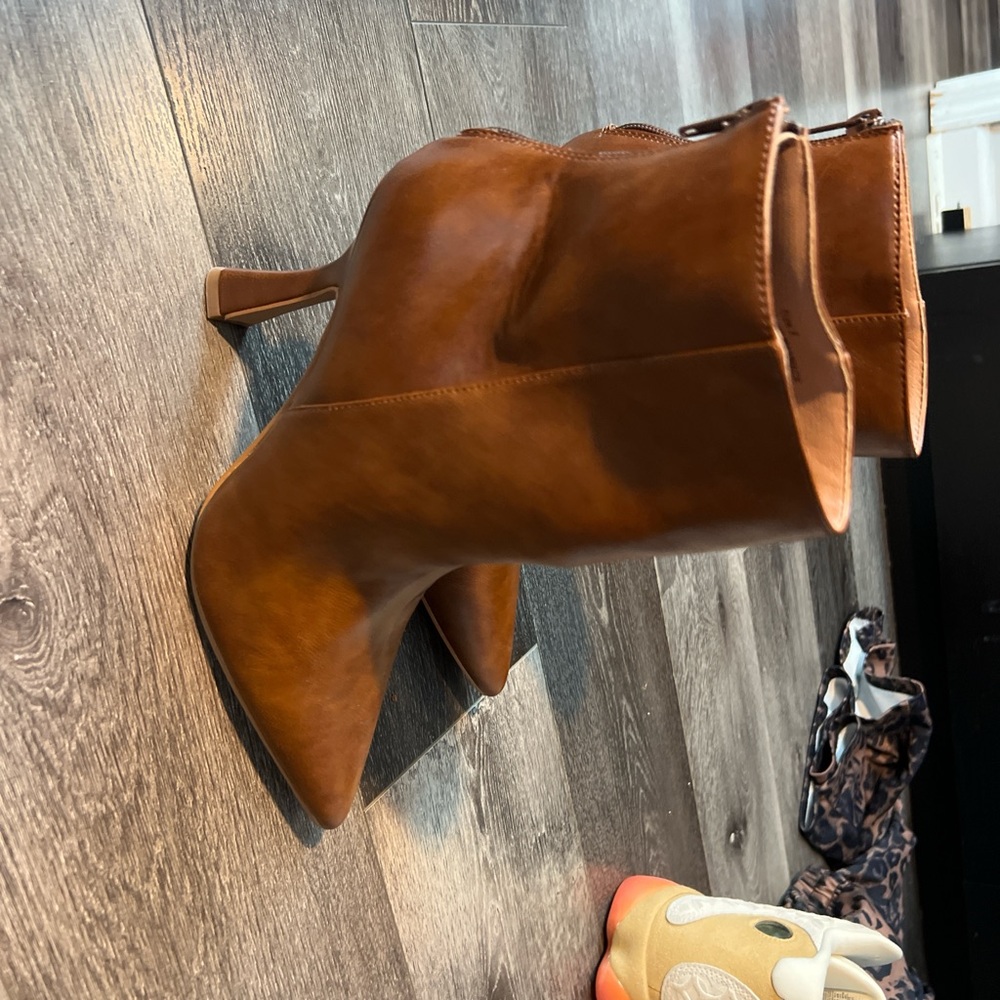 Elegant Brown Leather Heeled Boots with Slouch Detail